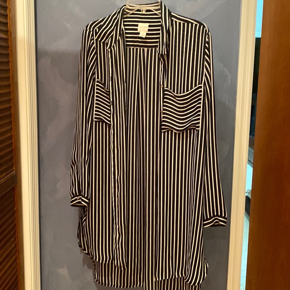 Chico’s black and white sheer blouse/shell Size 3 Button down